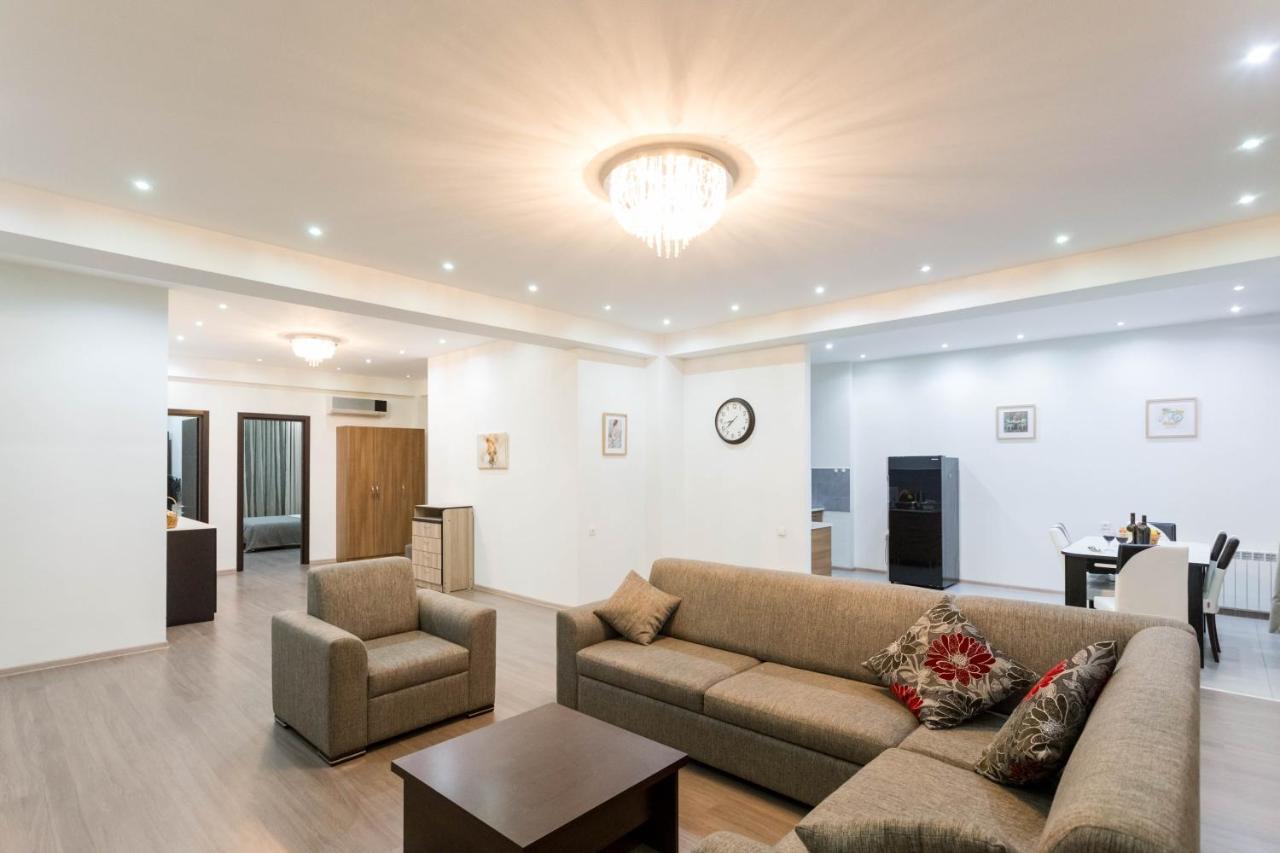 The Grand Apartment L Tbilisi Exterior photo