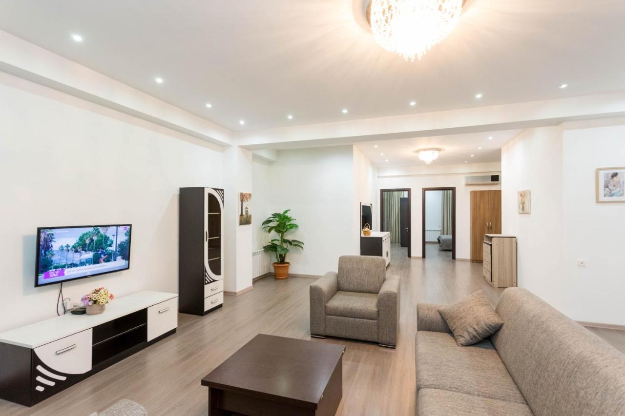 The Grand Apartment L Tbilisi Exterior photo